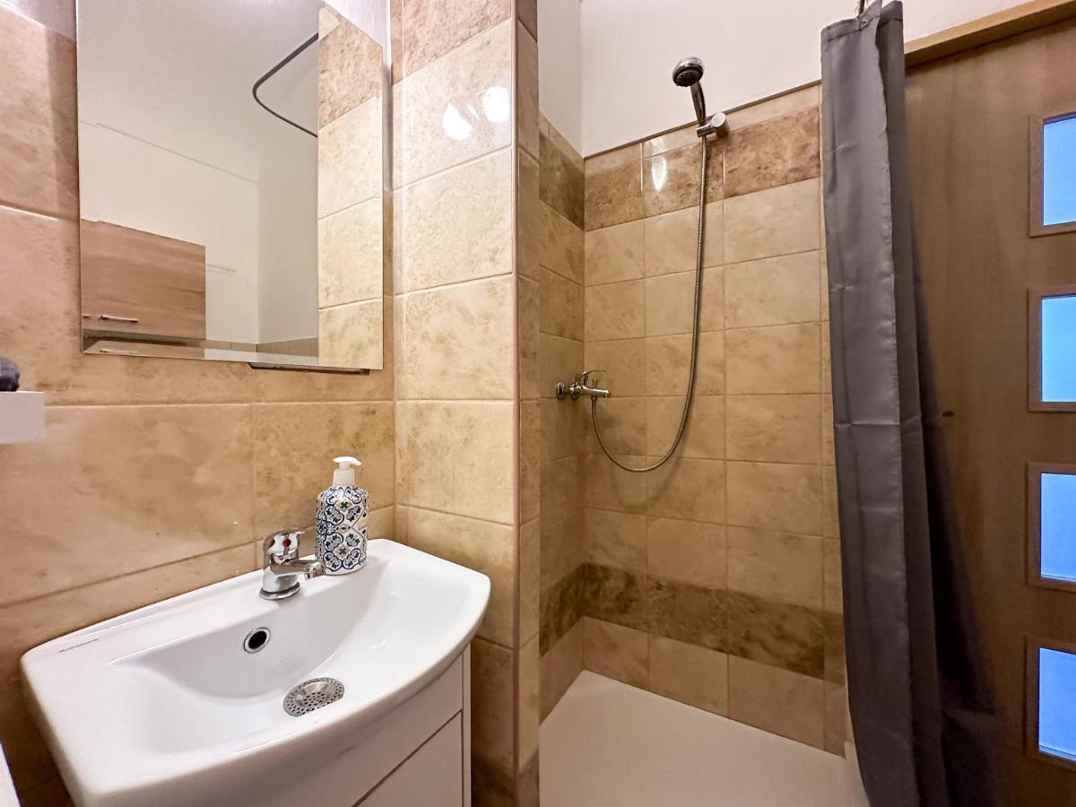 Old Town Apt. A/C And Parking Banska Bystrica Exterior photo
