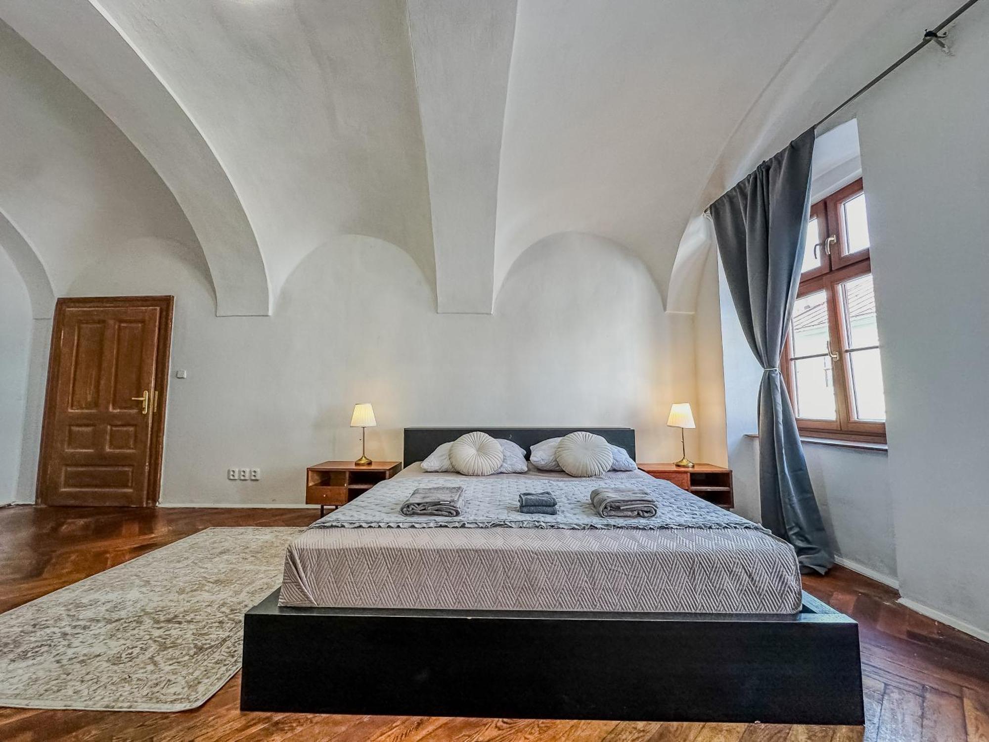 Old Town Apt. A/C And Parking Banska Bystrica Exterior photo